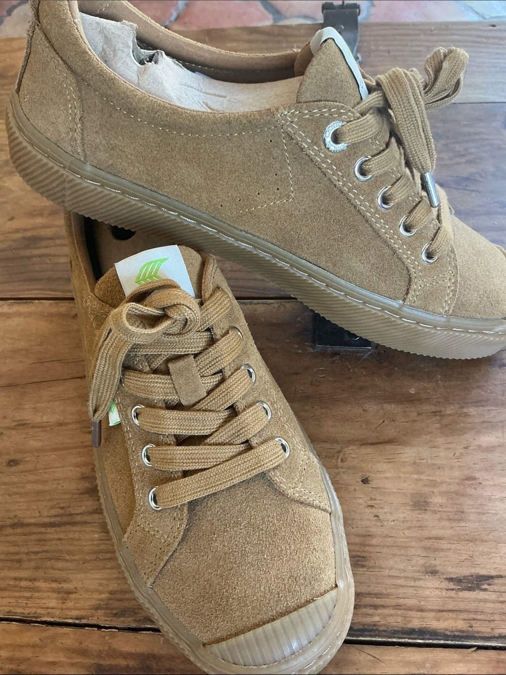 Cariuma Oca Low Sneakers View 2